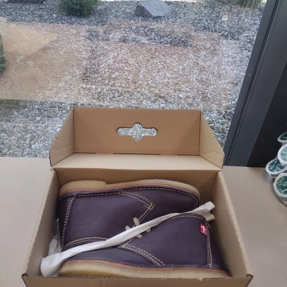Plum color Grena Duckfeet Women's Boots Sold out - Picture 11 of 12